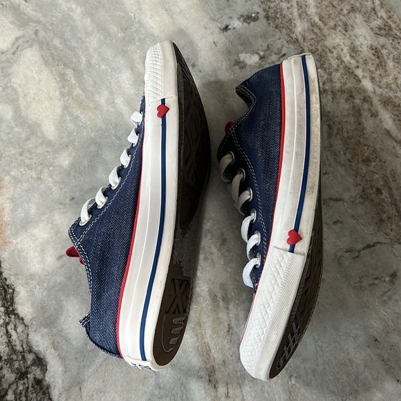 Converse • Sneakers • Women’s-Size 7 • Men’s-Size 5 - Picture 4 of 7